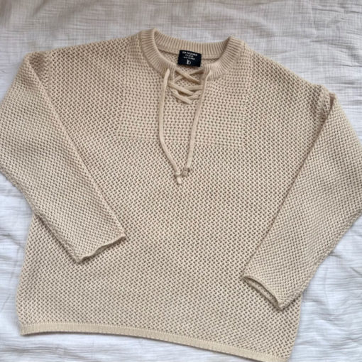 Le pull Mon Homme IDA DEGLIAME est un pull over size en crochet, très chic et décontracté. Existe en noir, beige et gris souris