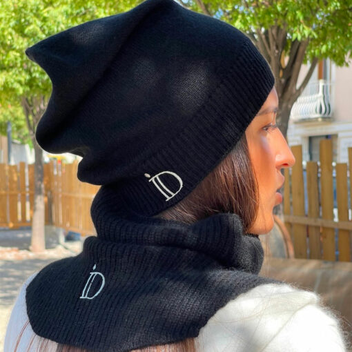 Le Col Chic IDA DEGLIAME, couleur noir se mariera parfaitement avec lev bonnet anita