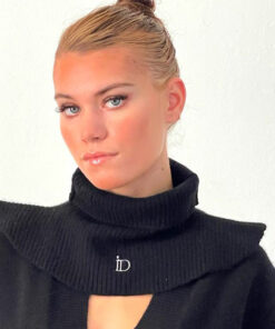 Le Col Chic IDA DEGLIAME, comme son nom l’indique est chic. Un petit côté BOYISH ! Taille unique et mixte. 100% cachemire. Existe en noir, beige et gris clair.