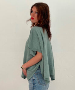 le poncho 4 saisons IDA DEGLIAME existe en eucalyptus et vous accompagne à chaque saisons