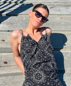 La robe St Tropez ida degliame bandana noir ou rouge est en taille unique.