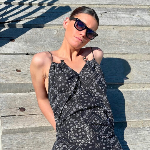 La robe St Tropez ida degliame bandana noir ou rouge est en taille unique.