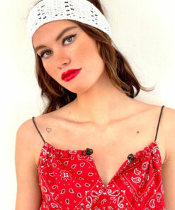 La robe st tropez ida degliame se place grâce à son lien coulissant en cuir noir.