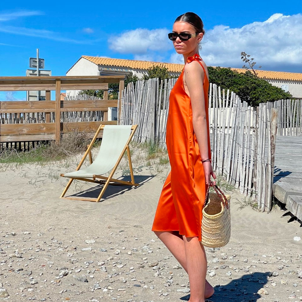 La robe Paris IDA DEGLIAME orange sera la pièce majeure de votre été.