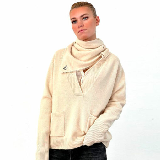 Le pull BFF IDA DEGLIAME beige vous réchauffera tout l'hiver avec sa matière douce, le cachemire