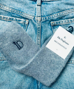 Offrez à vos pieds le luxe de la douceur avec les chaussettes MES CHOUCHOUS IDA DEGLIAME en angora bleu denim.