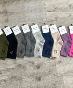 Les chaussettes mes chouchous IDA DEGLIAME existent en noir / gris anthracite / gris clair / bleu nuit / chocolat / mauve / fuchsia / crème beige rosé et kaki.