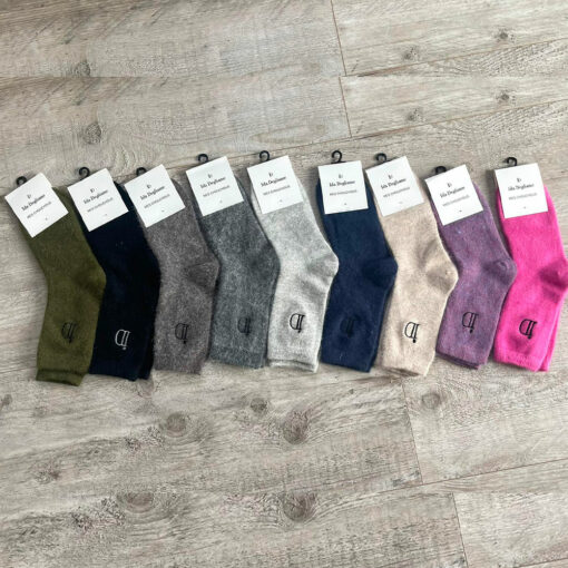 Les chaussettes mes chouchous IDA DEGLIAME existent en noir / gris anthracite / gris clair / bleu nuit / chocolat / mauve / fuchsia / crème beige rosé et kaki.