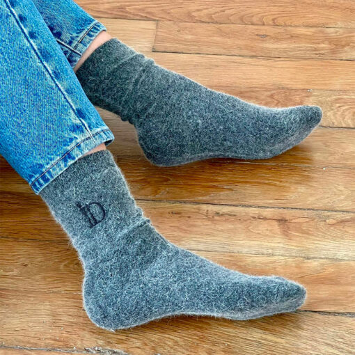 Les chaussettes MES CHOUCHOUS IDA DEGLIAME portent bien leur nom : toutes duveteuses, fines mais très chaudes, vous ne pourrez plus vous en passer…