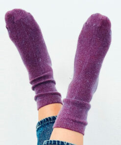 Les chaussettes mes chouchous IDA DEGLIAME sont composées de 36,6 % nylon / 16,4 % viscose / 15,9 % angora / 15,2 % polyester / 14,9 % laine / 1 % elastane.