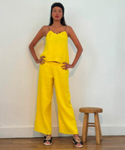 Le pantalon IBIZA de la collection sauvage IDA DEGLIAME couleur jaune peut se mixer avec le top SAINT BARTH couleur jaune