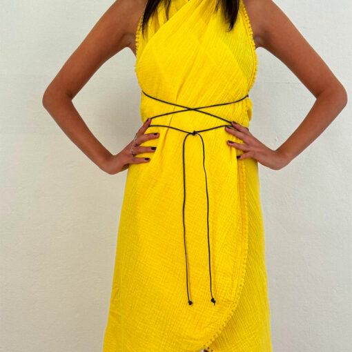 La robe paréo TULUM de la collection sauvage IDA DEGLIAME jaune est décontractée