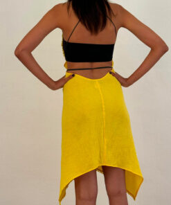 La robe paréo TULUM de la collection sauvage IDA DEGLIAME couleur jaune s'adapte à toutes les morphologies