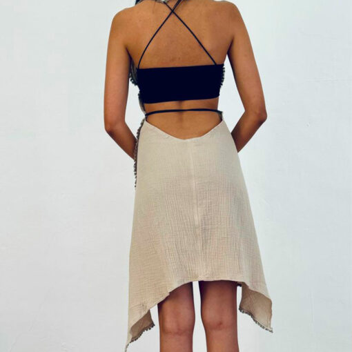 La robe paréo TULUM de la collection sauvage IDA DEGLIAME existe en couleur sable et en taille unique