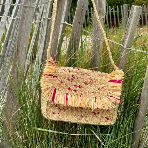 Le sac à main LAETI IDA DEGLIAME couleur naturel et fuschia mesure 18 cm de haut