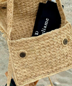Le sac à main LAETI IDA DEGLIAME est VOTRE SAC À MAIN de l'été avec ses coloris naturels 100% raphia