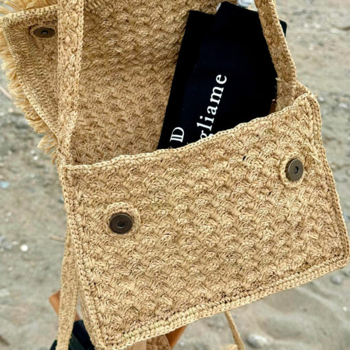 Le sac à main LAETI IDA DEGLIAME est VOTRE SAC À MAIN de l'été avec ses coloris naturels 100% raphia