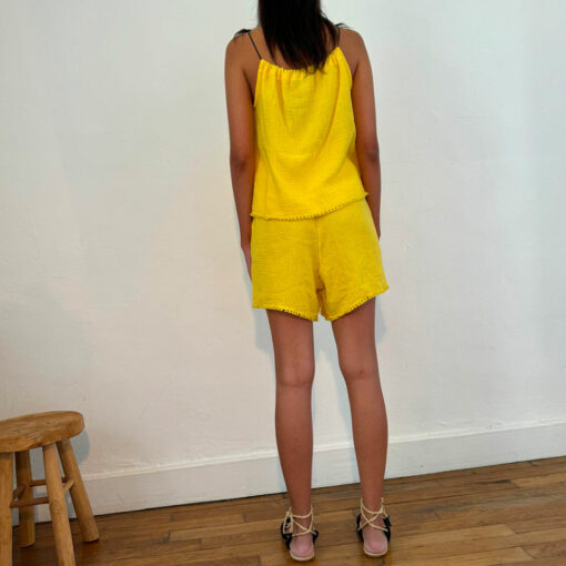 Le short BORA BORA de la collection sauvage IDA DEGLIAME couleur jaune est une taille unique, idéal pour une taille S/M/L