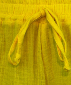 Le short BORA BORA de la collection sauvage IDA DEGLIAME existe en couleur jaune avec cordon à la taille