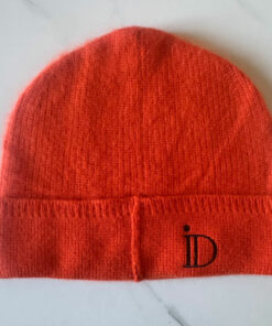 le bonnet georgia ida degliame couleur orange corail viendra réveiller vos look d'hiver