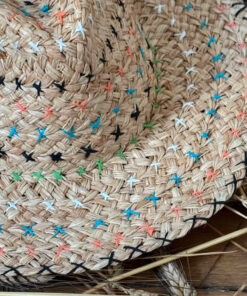 Le chapeau BARDOT IDA DEGLIAME existe en 3 coloris :  - multicolores bord noir  - ⁠multicolores bord fuschia  - ⁠multicolores bord gris perle