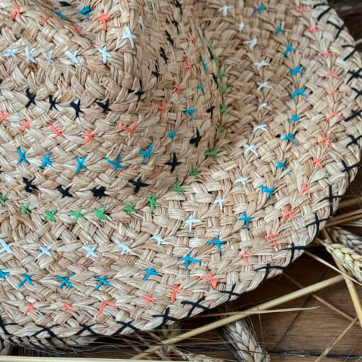 Le chapeau BARDOT IDA DEGLIAME existe en 3 coloris :  - multicolores bord noir  - ⁠multicolores bord fuschia  - ⁠multicolores bord gris perle