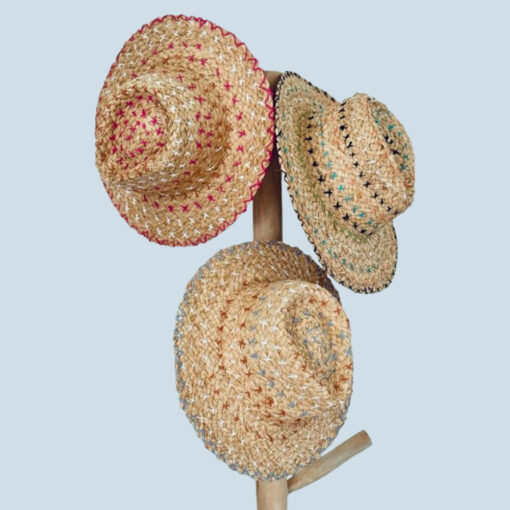 Le chapeau BARDOT IDA DEGLIAME 100% RAPHIA se décline en fuchsia, en multicolore bord gris perle et en multicolore bord noir