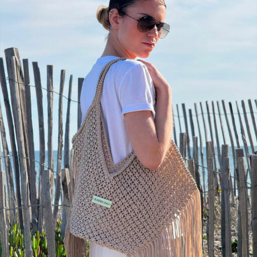 Ajoutez une touche d’authenticité et d’élégance à votre garde-robe estivale avec le KARMA Bag IDA DEGLIAME.