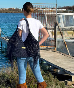 le KARMA Bag IDA DEGLIAME est un sac artisanal en cordage, parfait pour la plage et la ville.