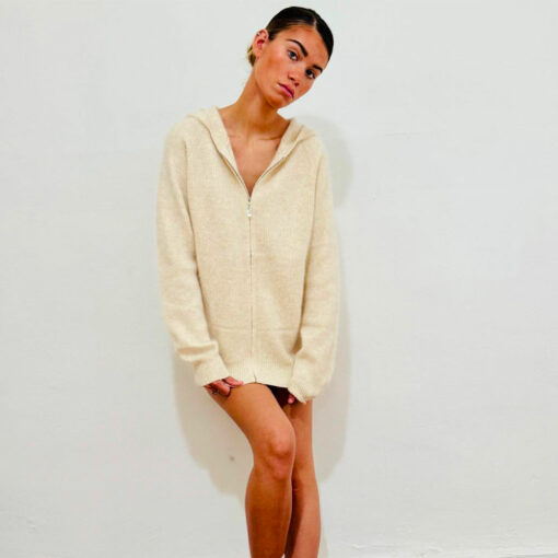 Gilet Gala IDA DEGLIAME coloris nude en 100% cachemire de vison, coupe oversize chic pour femme.