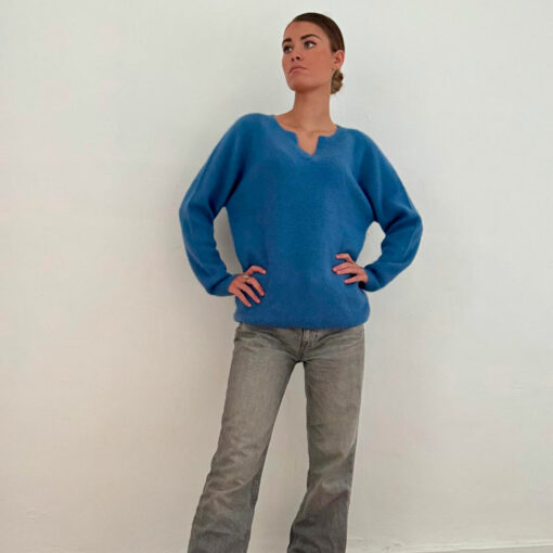 Pull PIA IDA DEGLIAME bleu jeans en cachemire de vison, coupe confortable et style chic intemporel.