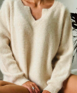Pull PIA IDA DEGLIAME nude en 100% cachemire de vison, coupe fluide et encolure élégante.