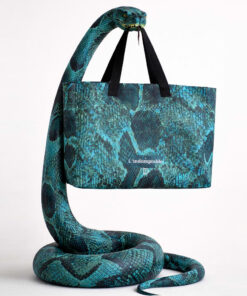 Sans compartiment intérieur, le cabas python grand format IDA DEGLIAME offre un large espace modulable à organiser librement selon vos besoins.