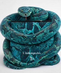 Pratique et facile à utiliser, la Pochette l’Indomptable Python IDA DEGLIAME est équipée d’un lien en cuir