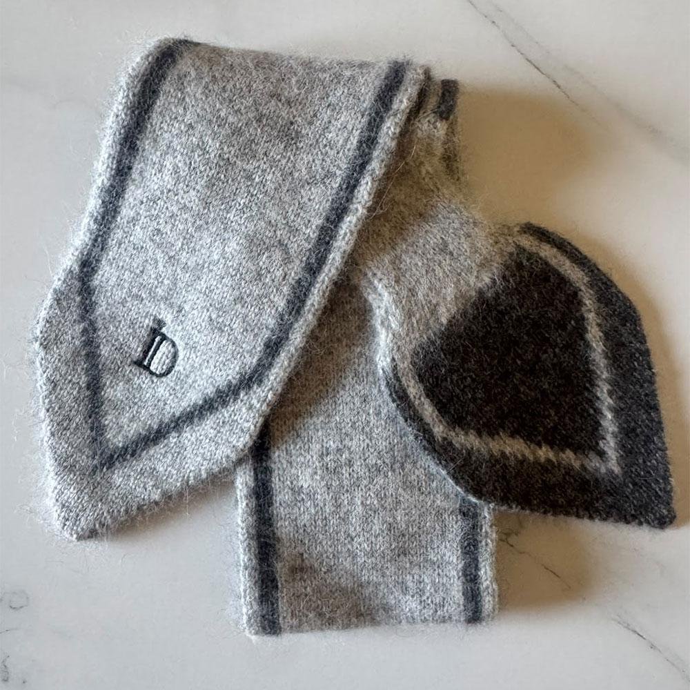 l'Écharpe cravate La Lavallière by ID couleur gris clair et gris anthracite