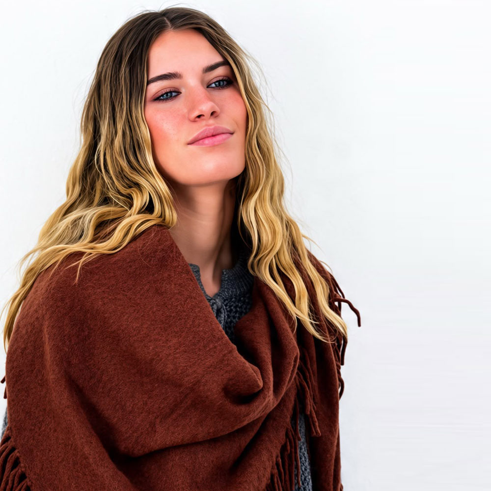 L'Écharpe Davina IDA DEGLIAME couleur chocolat noir, viendra vous réchauffer tout l'hiver avec son cachemire de vison